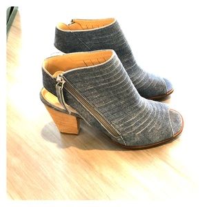 Brand New! Paul Green Cayenne Peep Toe